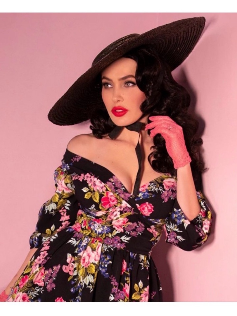 Vixen Black Vintage Floral Bawdy Crop Top size M
